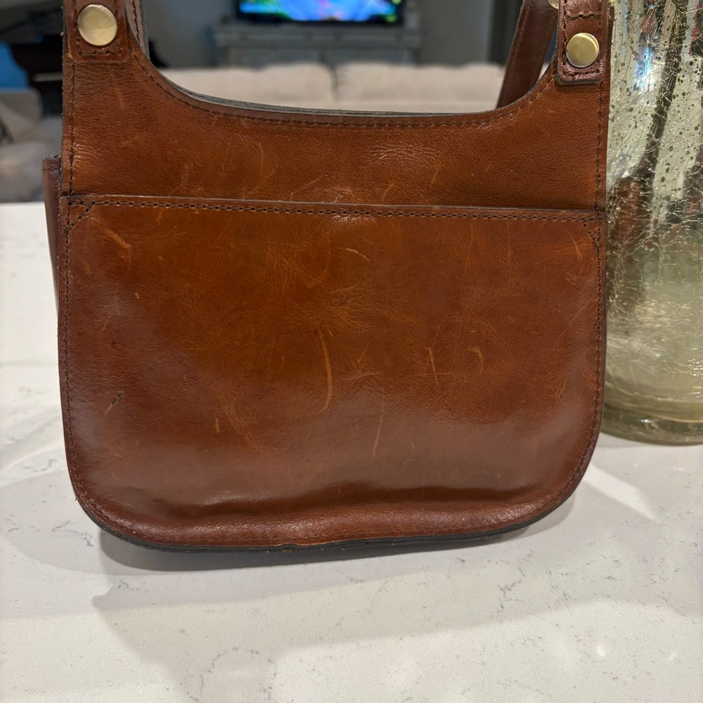 Patricia Nash
Linny Small Saddle Bag - Picture 4 of 10